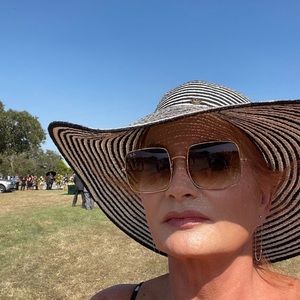 Meet your Posher, Helen